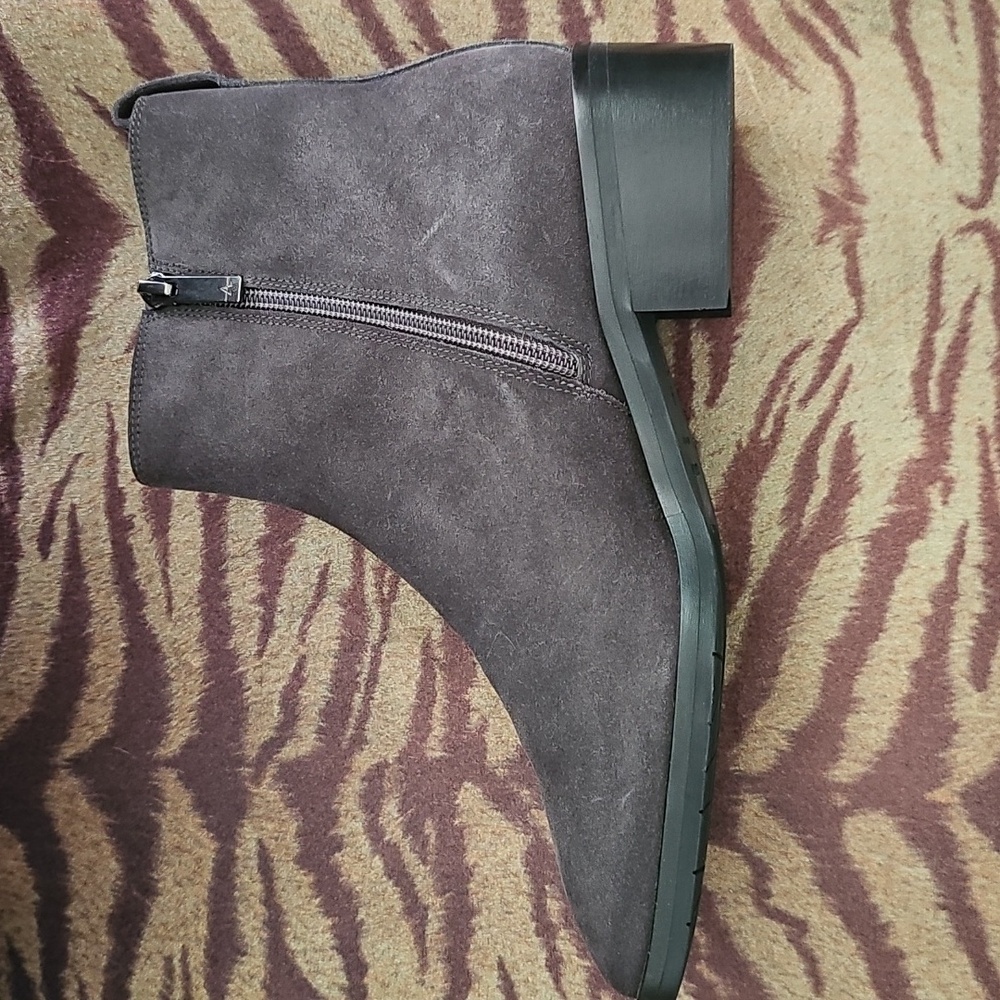 Aquatalia Carisa Gray Short Boot Size 9. - Picture 9 of 10
